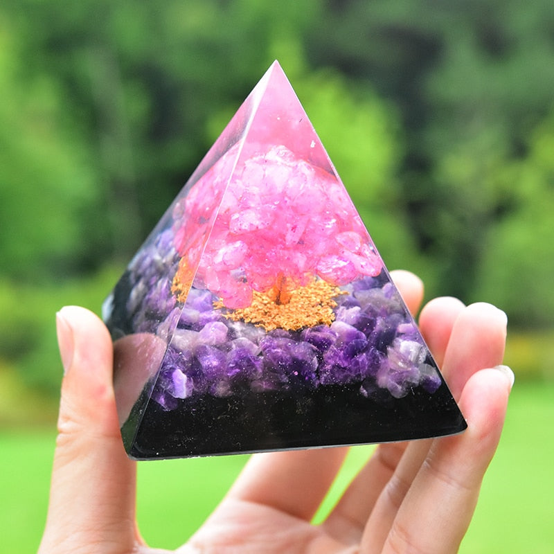 Pyramide d'orgone d'amour et de protection