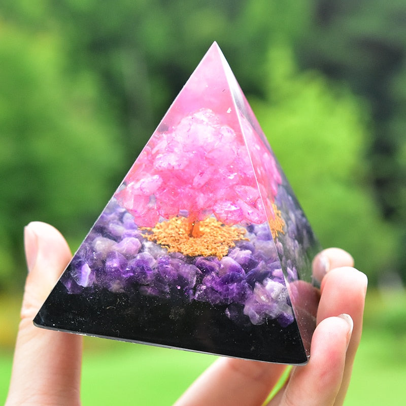 Pyramide d'orgone d'amour et de protection