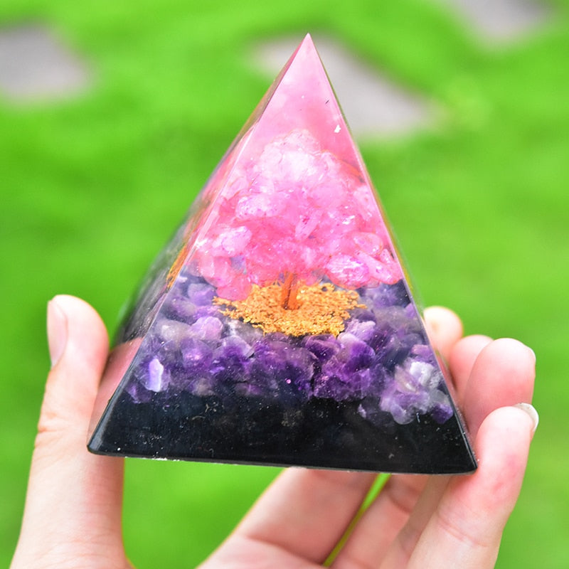 Pyramide d'orgone d'amour et de protection