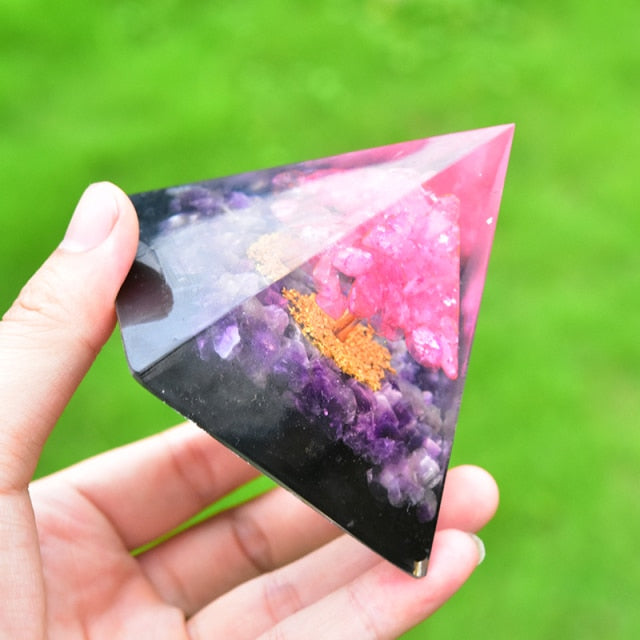 Pyramide d'orgone d'amour et de protection