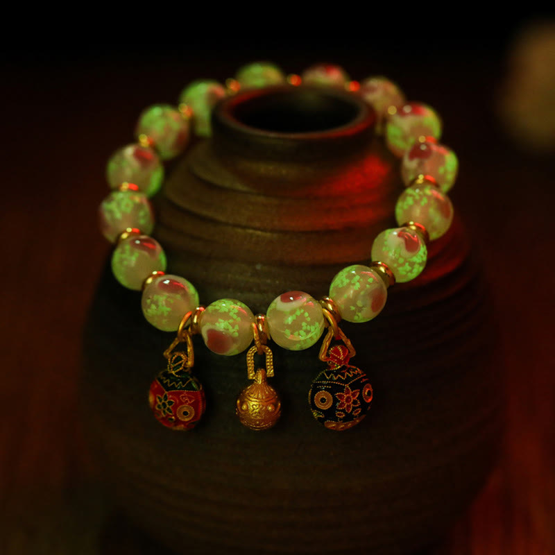 Bracelet spirituel en forme de cœur rose lumineux avec une bête avaleuse en or