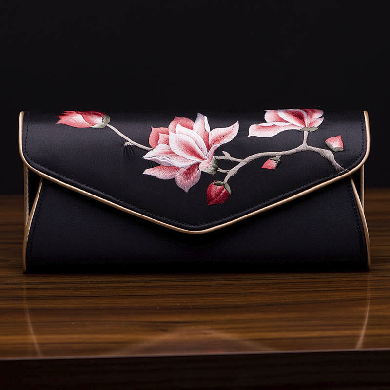Sac moyen brodé Magnolia Su pour une élégance spirituelle
