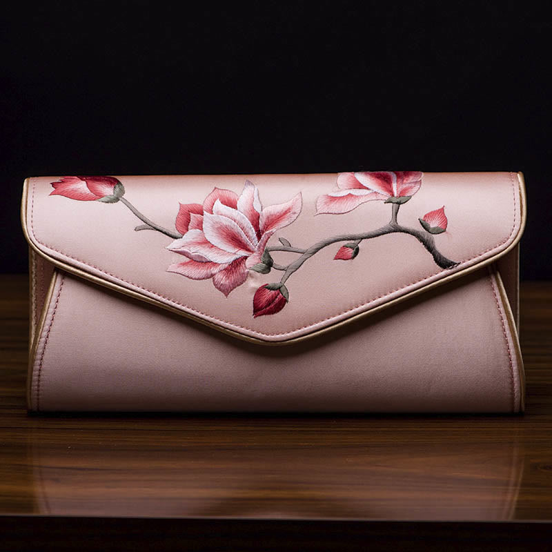 Sac moyen brodé Magnolia Su pour une élégance spirituelle