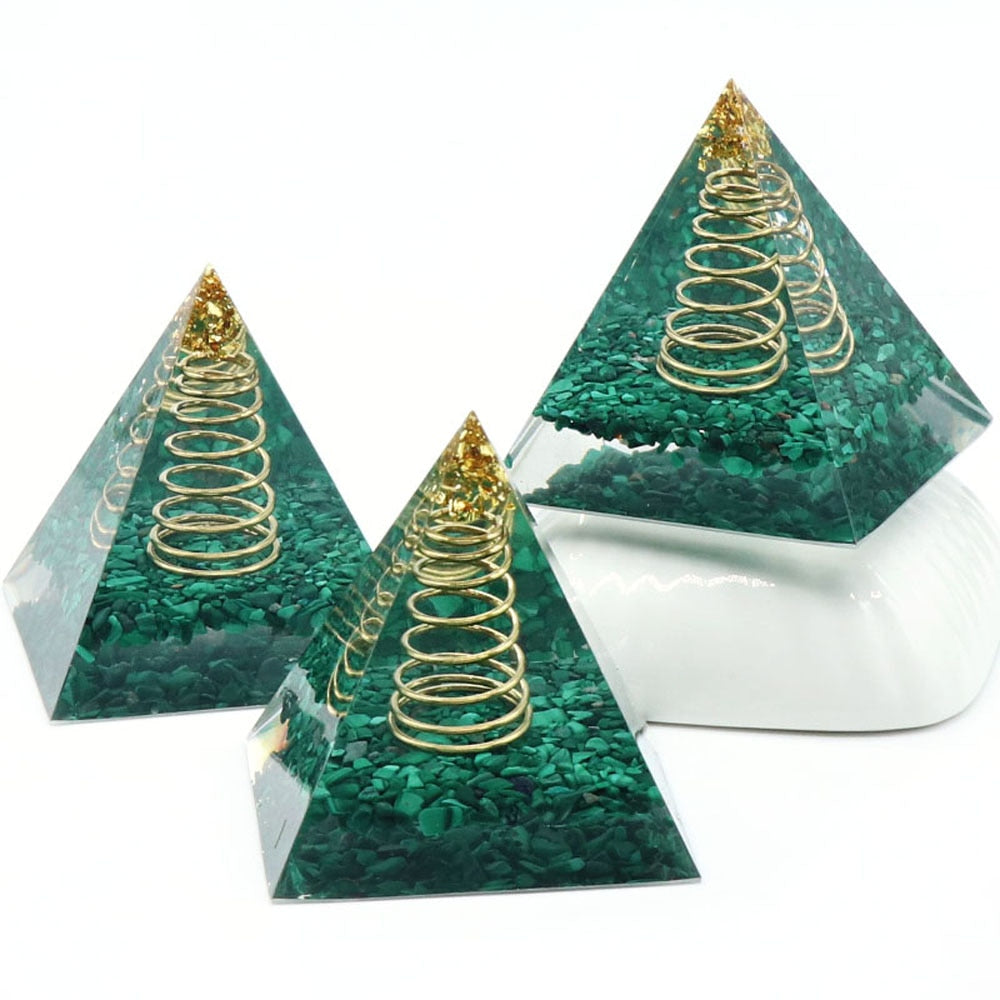 Pyramide d'orgonite de source de malachite