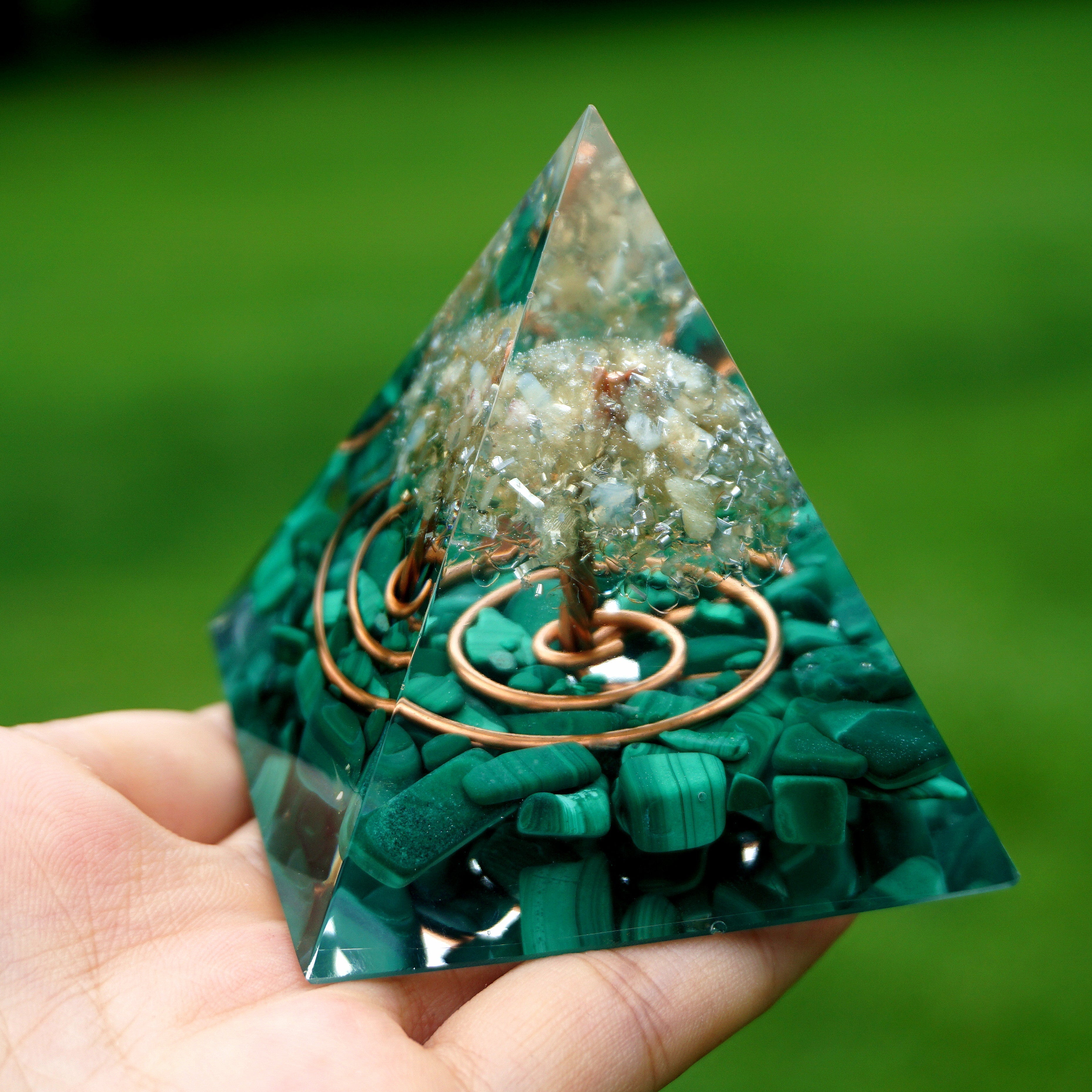 Pyramide de Malachite Magique Manifestante