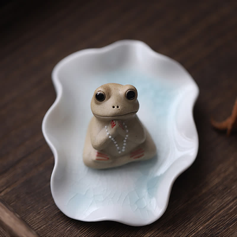 Statue de petite grenouille méditante en céramique pour une décoration zen et calme