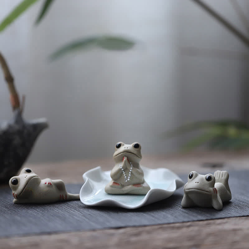 Statue de petite grenouille méditante en céramique pour une décoration zen et calme