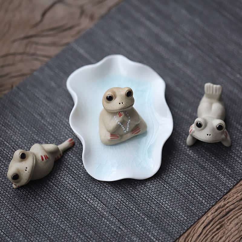 Statue de petite grenouille méditante en céramique pour une décoration zen et calme
