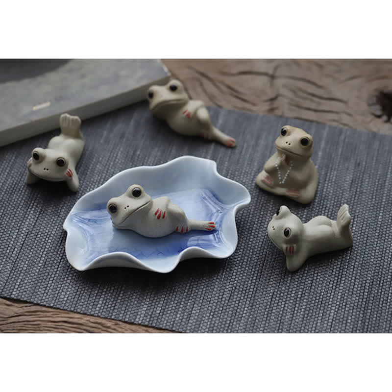 Statue de petite grenouille méditante en céramique pour une décoration zen et calme