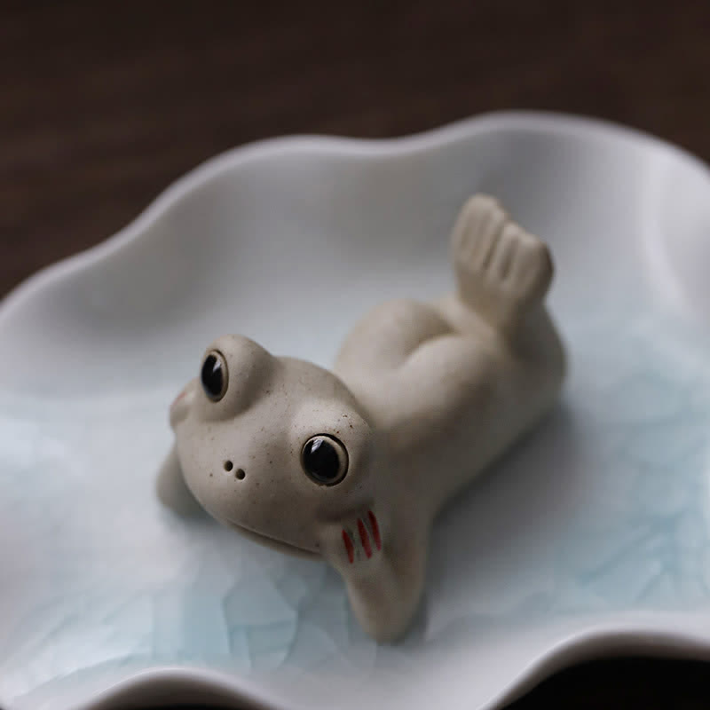 Statue de petite grenouille méditante en céramique pour une décoration zen et calme