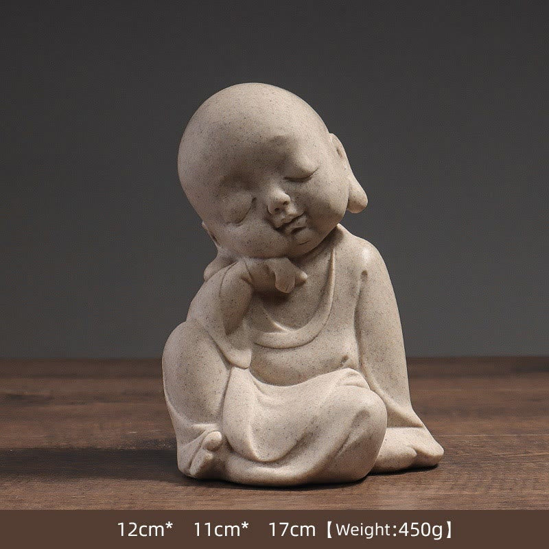 Statue de Bouddha moine en résine pour la méditation et la sérénité à la maison