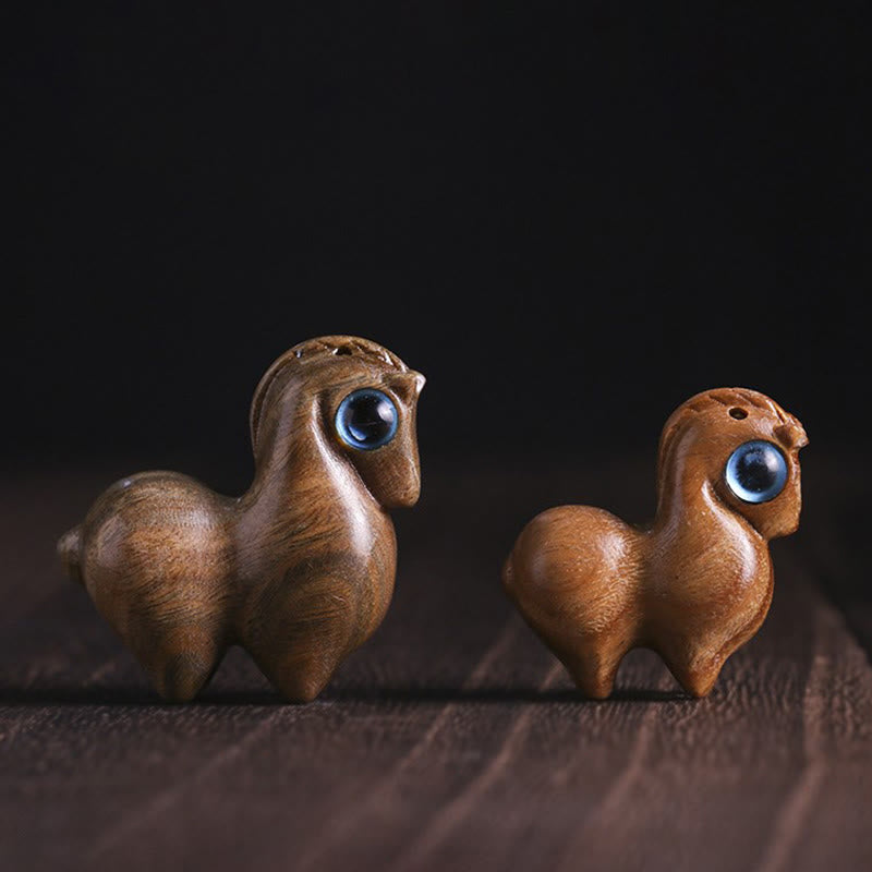 Figurine de protection de cheval porte-bonheur en bois de santal rouge de taille moyenne et petite