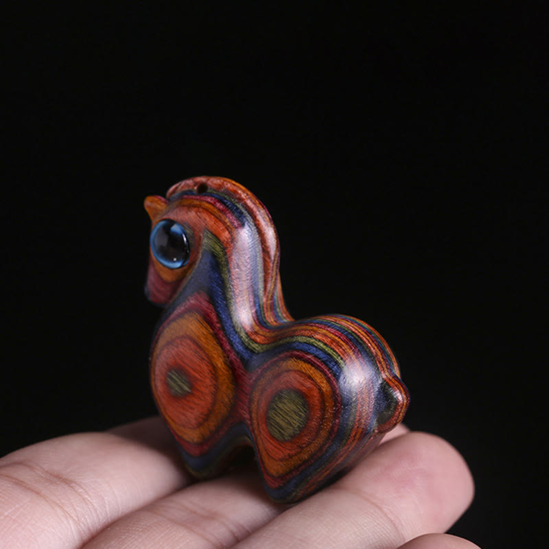 Figurine de protection de cheval porte-bonheur en bois de santal rouge de taille moyenne et petite