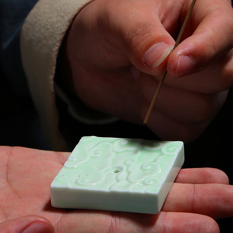 Mini brûleur d'encens en céramique avec motif nuage de bon augure