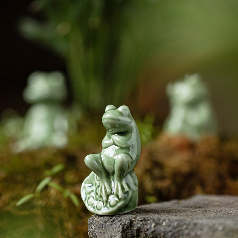 Mini figurine de grenouille de méditation en céramique pour la chance et la richesse