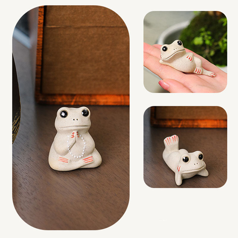 Mini figurine de grenouille en prière en céramique pour la richesse et la prospérité