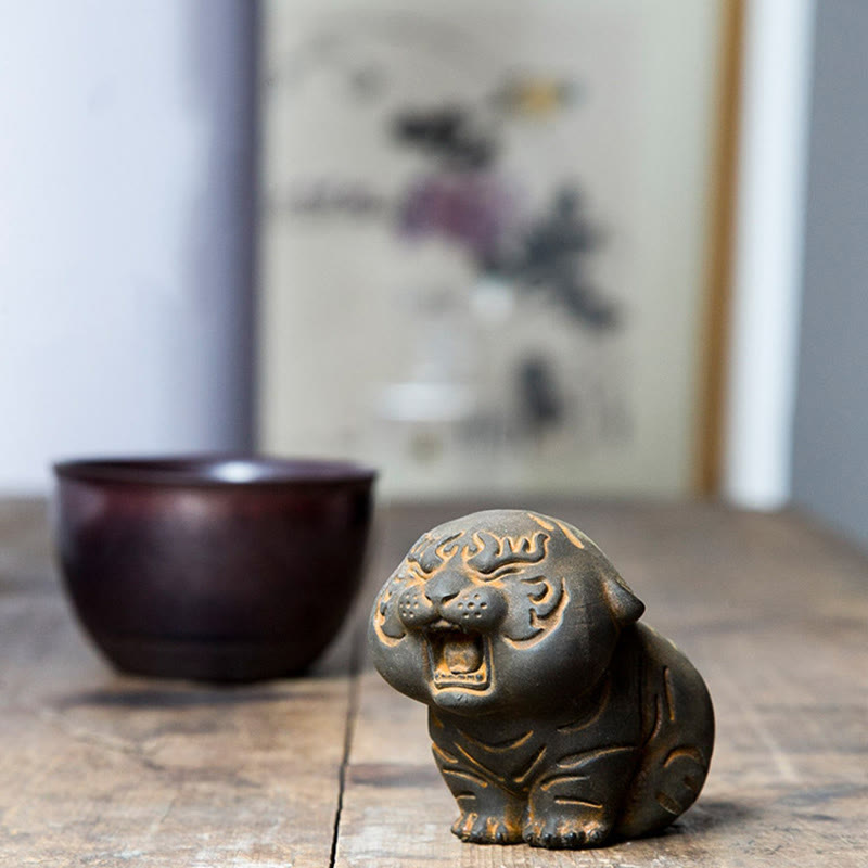 Mini statue de tigre mignon en résine de fer - Figurine animale spirituelle