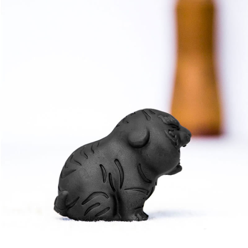 Mini statue de tigre mignon en résine de fer - Figurine animale spirituelle