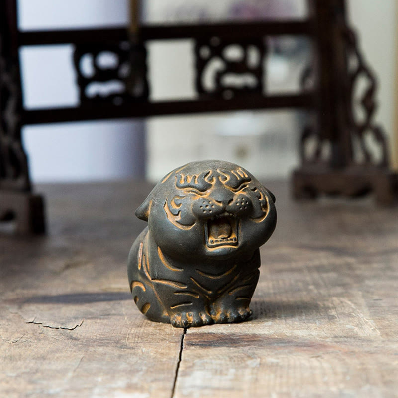 Mini statue de tigre mignon en résine de fer - Figurine animale spirituelle