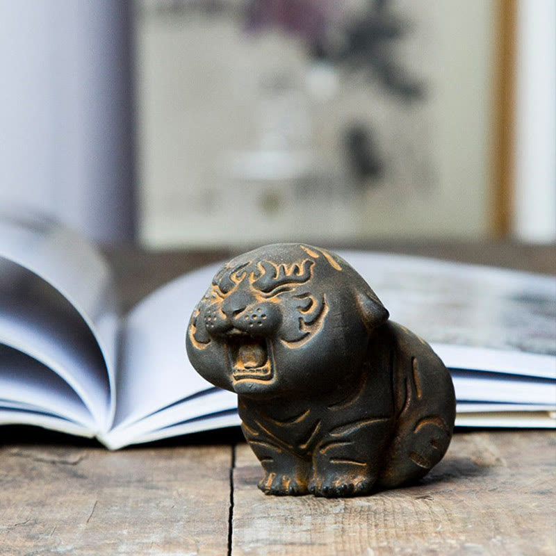 Mini statue de tigre mignon en résine de fer - Figurine animale spirituelle