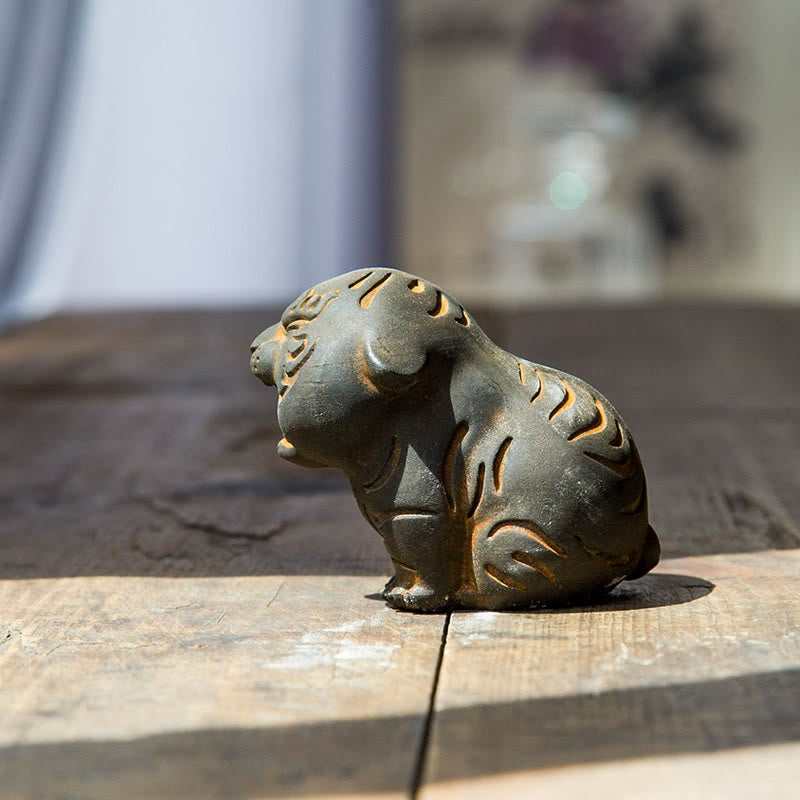 Mini statue de tigre mignon en résine de fer - Figurine animale spirituelle