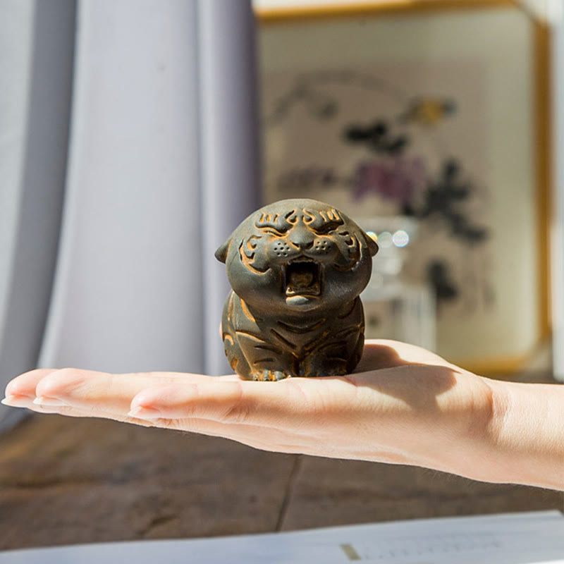 Mini statue de tigre mignon en résine de fer - Figurine animale spirituelle