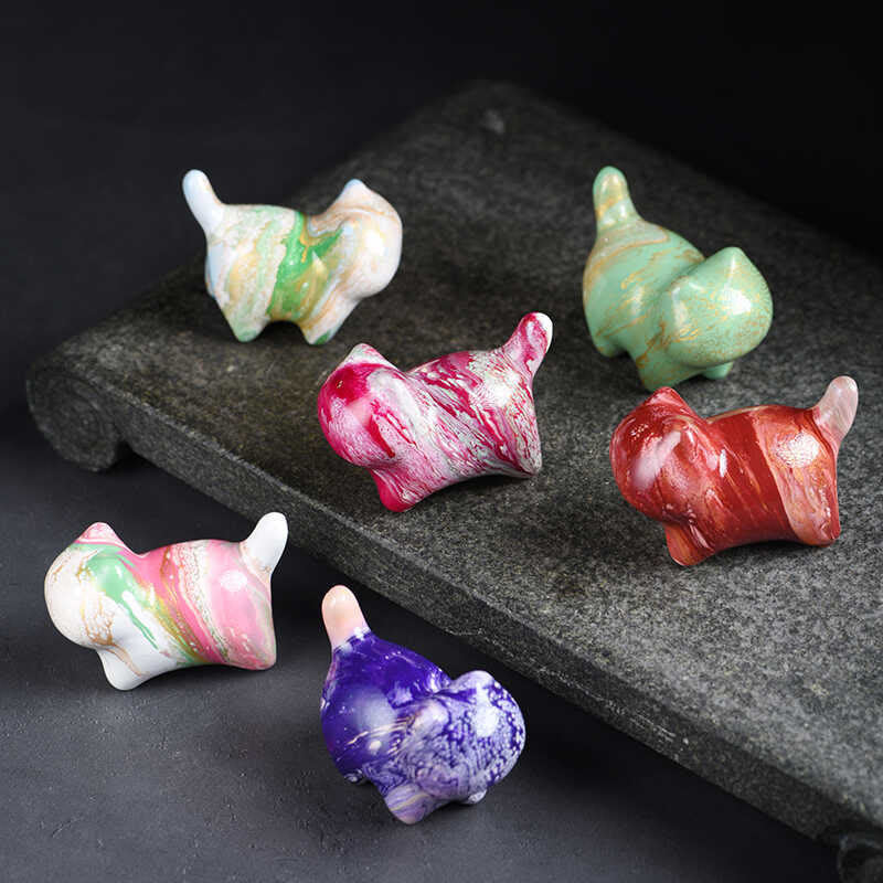 Mini statue de chat en bois d'ébène décorative en laque paisible