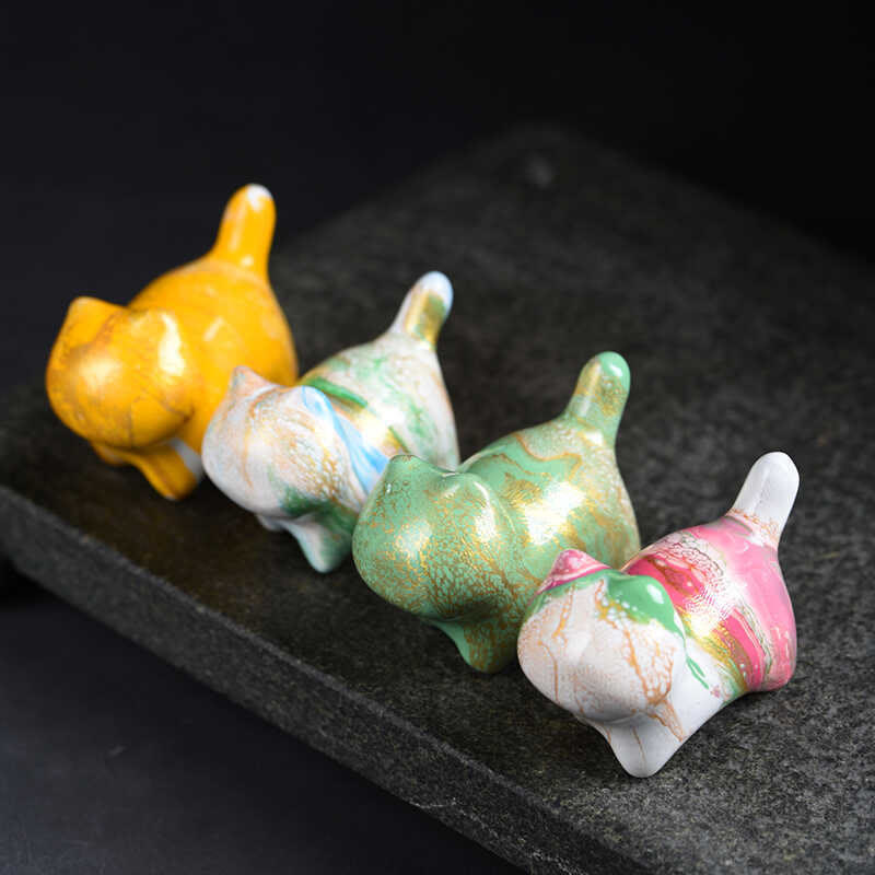 Mini statue de chat en bois d'ébène décorative en laque paisible