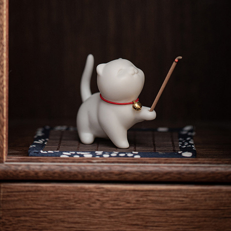Mini chat porte-bonheur en céramique avec tapis en bambou | Figurine spirituelle