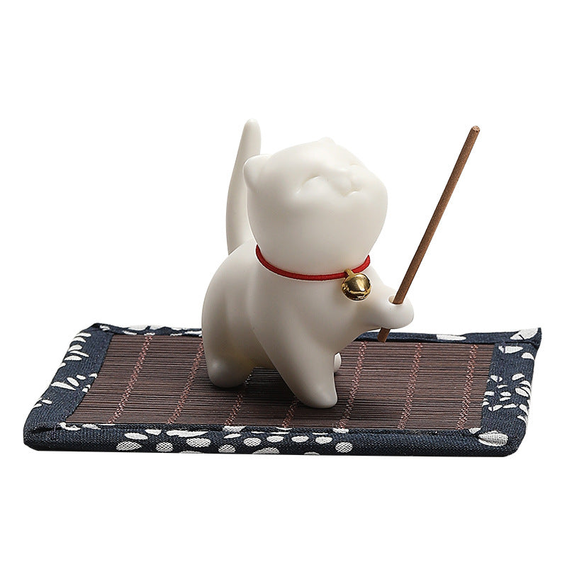 Mini chat porte-bonheur en céramique avec tapis en bambou | Figurine spirituelle