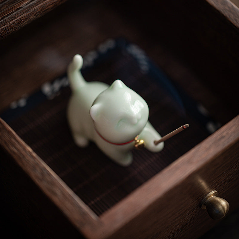 Mini chat porte-bonheur en céramique avec tapis en bambou | Figurine spirituelle