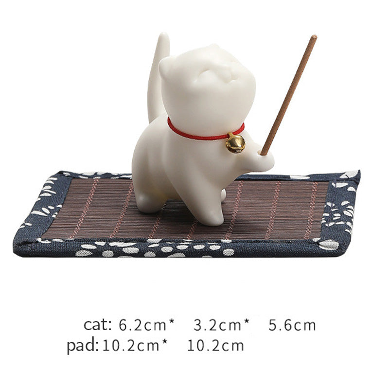 Mini chat porte-bonheur en céramique avec tapis en bambou | Figurine spirituelle