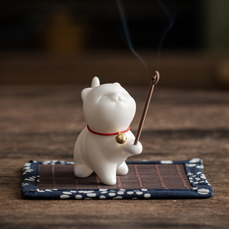 Mini chat porte-bonheur en céramique avec tapis en bambou | Figurine spirituelle