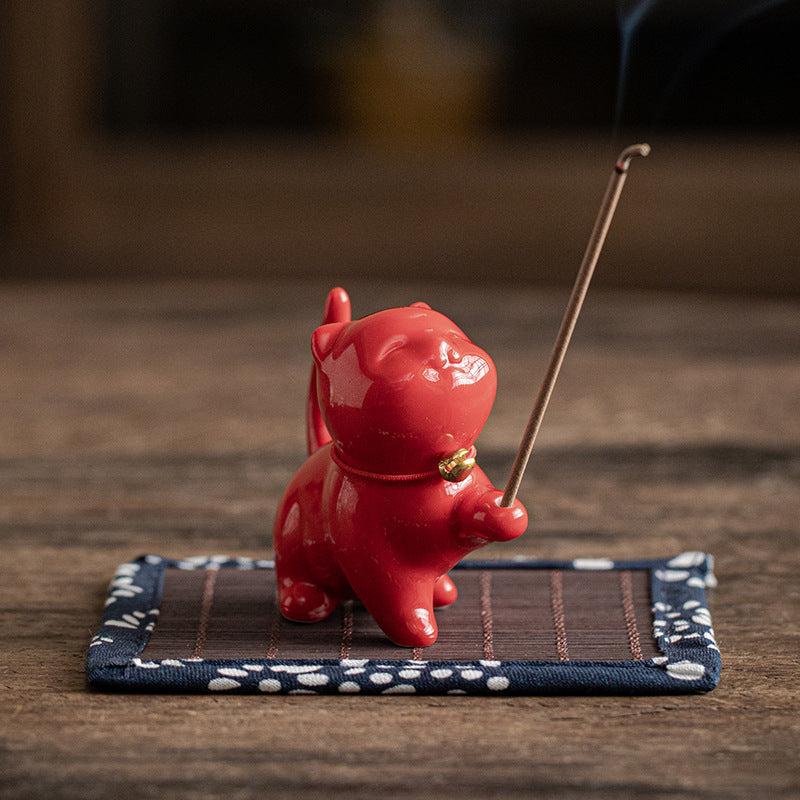 Mini chat porte-bonheur en céramique avec tapis en bambou | Figurine spirituelle