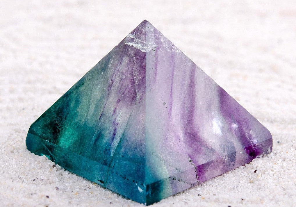 Pyramide miniature de purification en fluorite