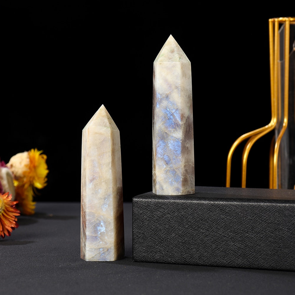 Tour de cristal de guérison en pierre de lune pour l'équilibre et l'amour