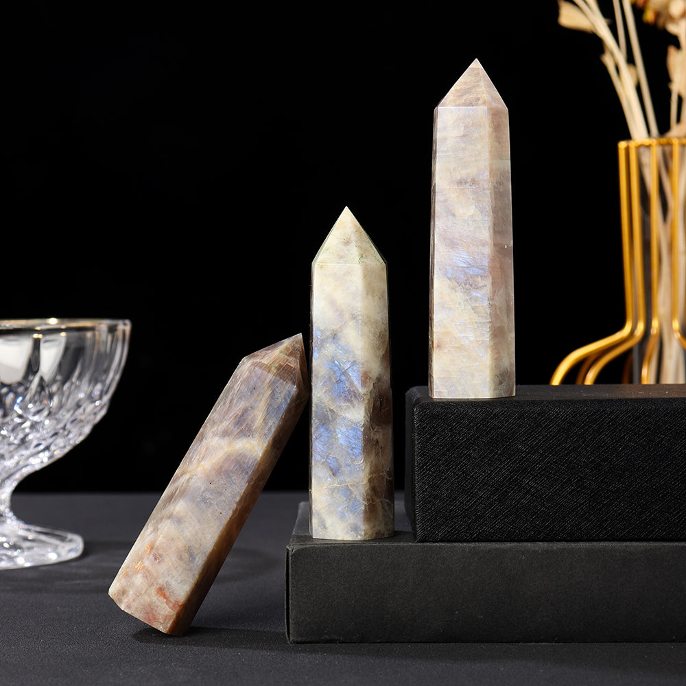 Tour de cristal de guérison en pierre de lune pour l'équilibre et l'amour