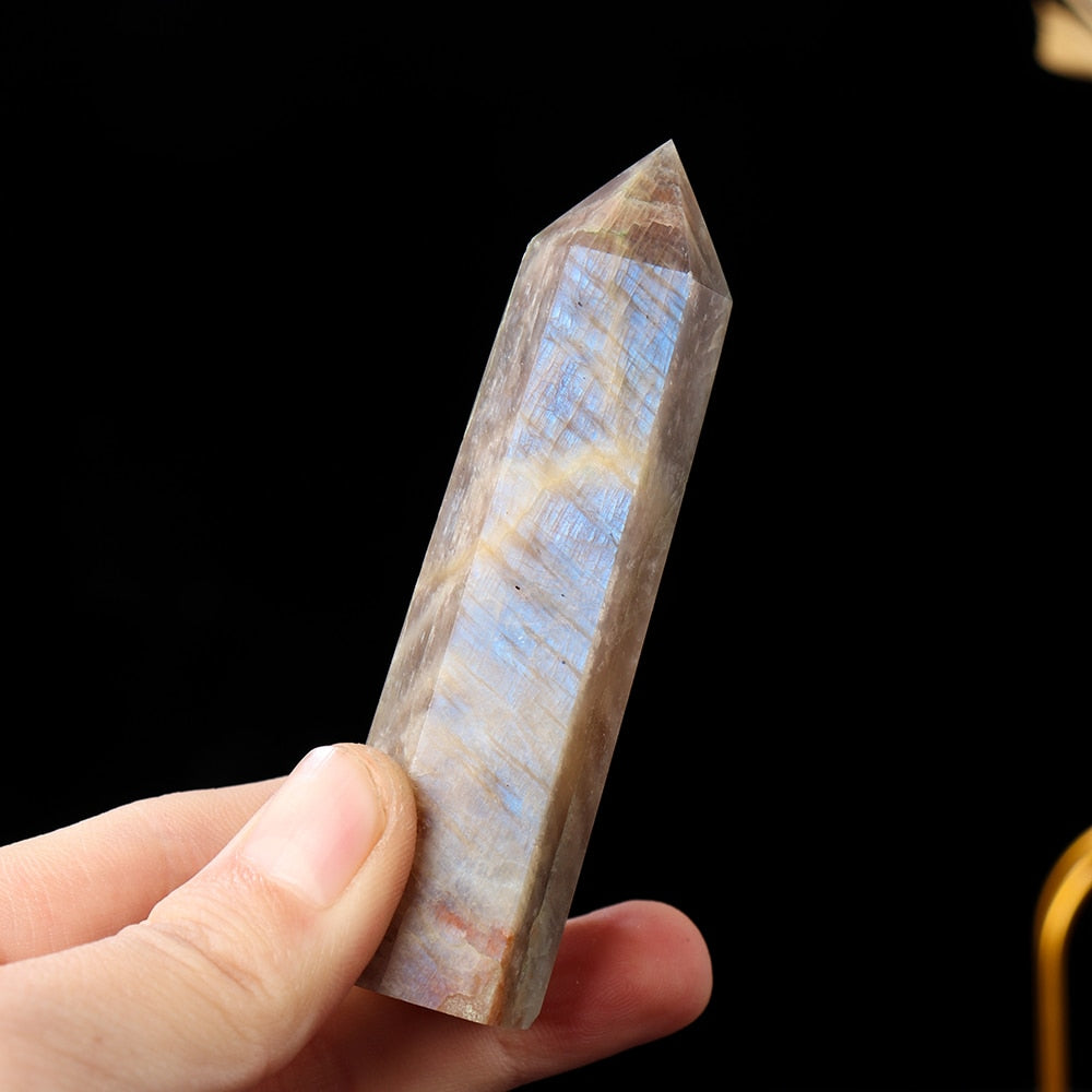 Tour de cristal de guérison en pierre de lune pour l'équilibre et l'amour