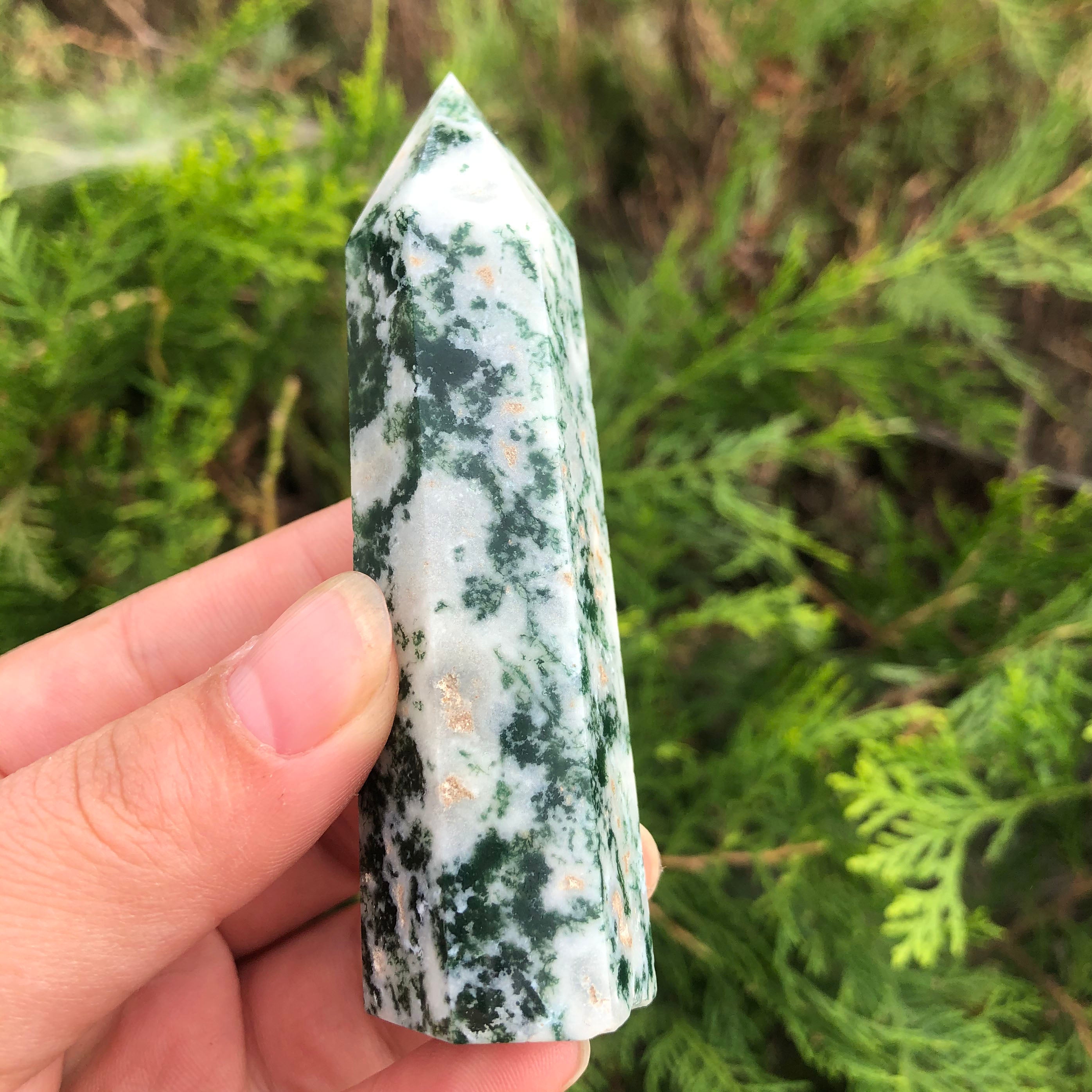 Tour de cristal de guérison en agate mousse pour l'équilibre énergétique