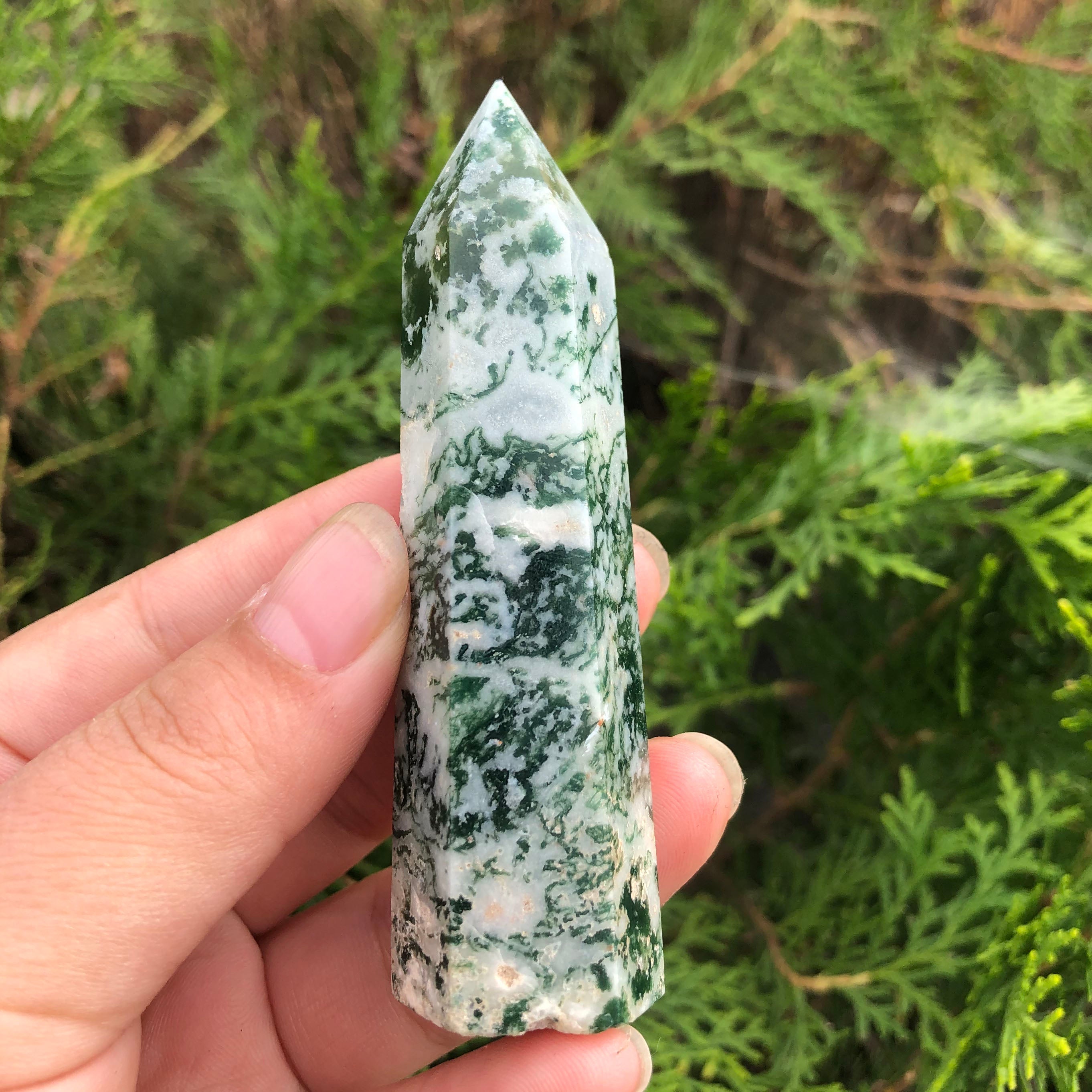 Tour de cristal de guérison en agate mousse pour l'équilibre énergétique