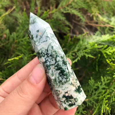 Tour de cristal de guérison en agate mousse pour l'équilibre énergétique