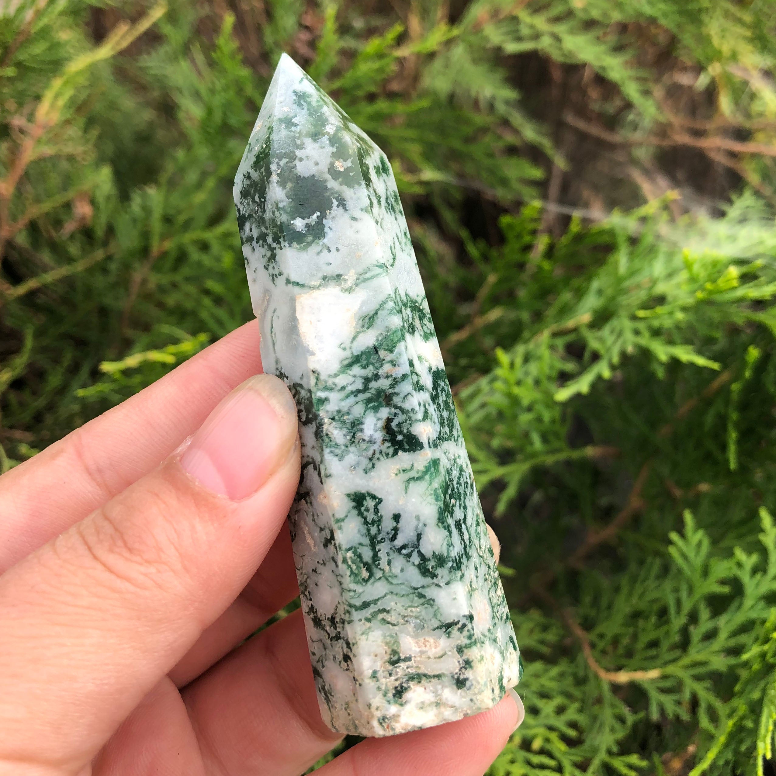 Tour de cristal de guérison en agate mousse pour l'équilibre énergétique