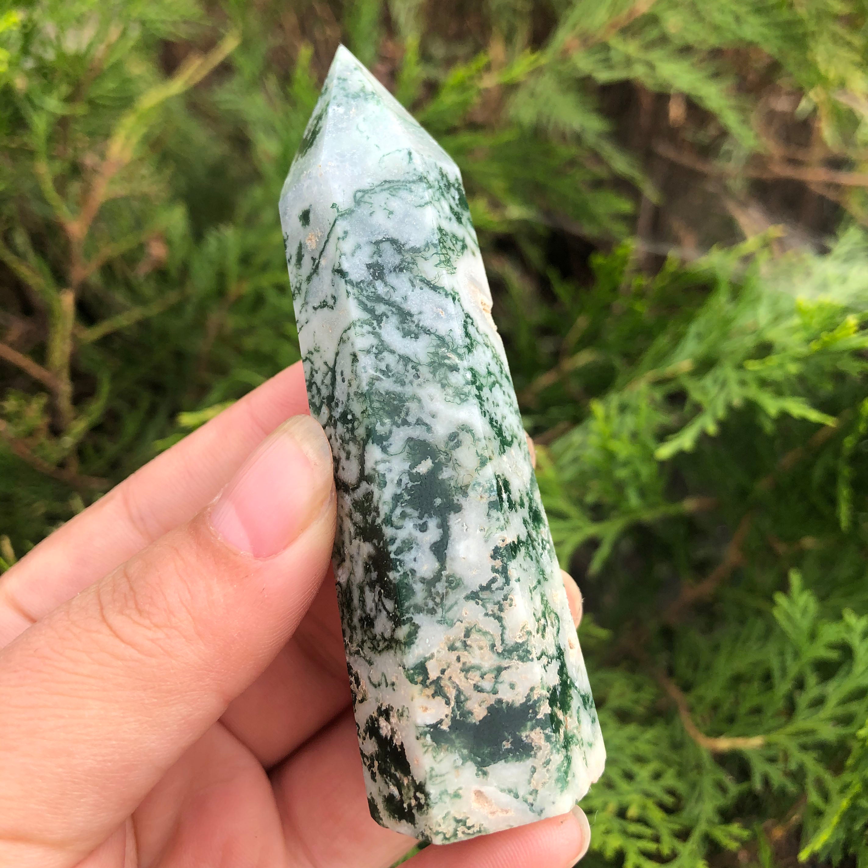 Tour de cristal de guérison en agate mousse pour l'équilibre énergétique