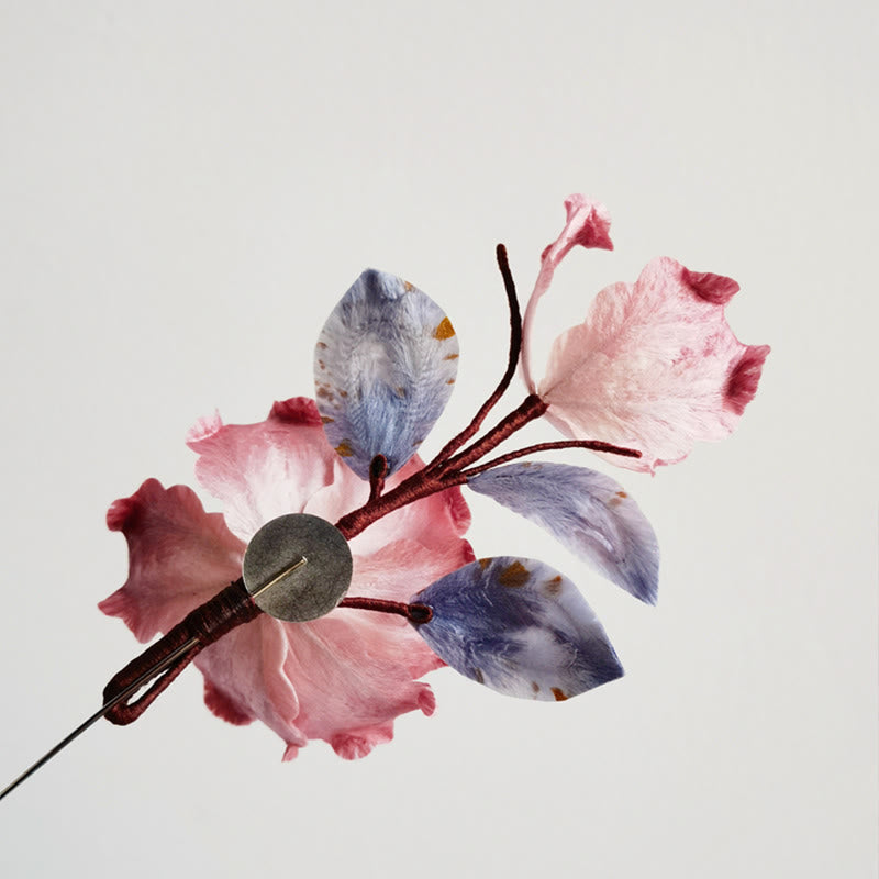Broche fleur rouge en soie de mûrier pour l'énergie spirituelle