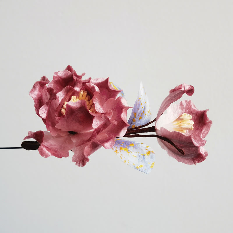 Broche fleur rouge en soie de mûrier pour l'énergie spirituelle