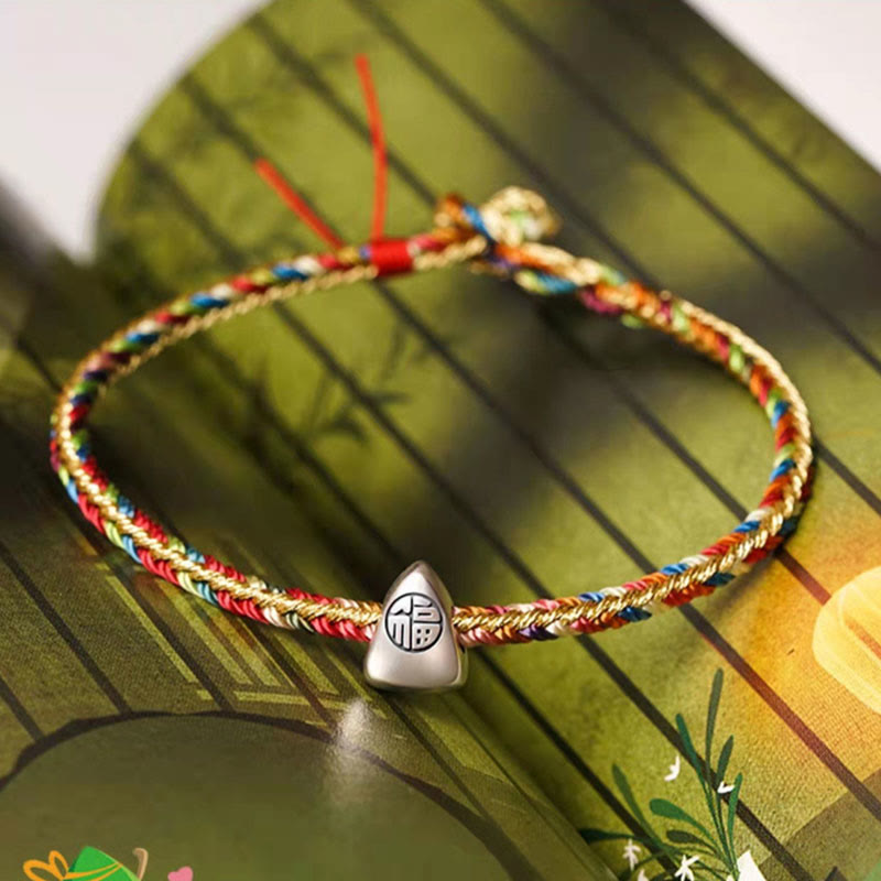 Bracelet tressé en fil rouge multicolore avec personnage Fu en argent 925