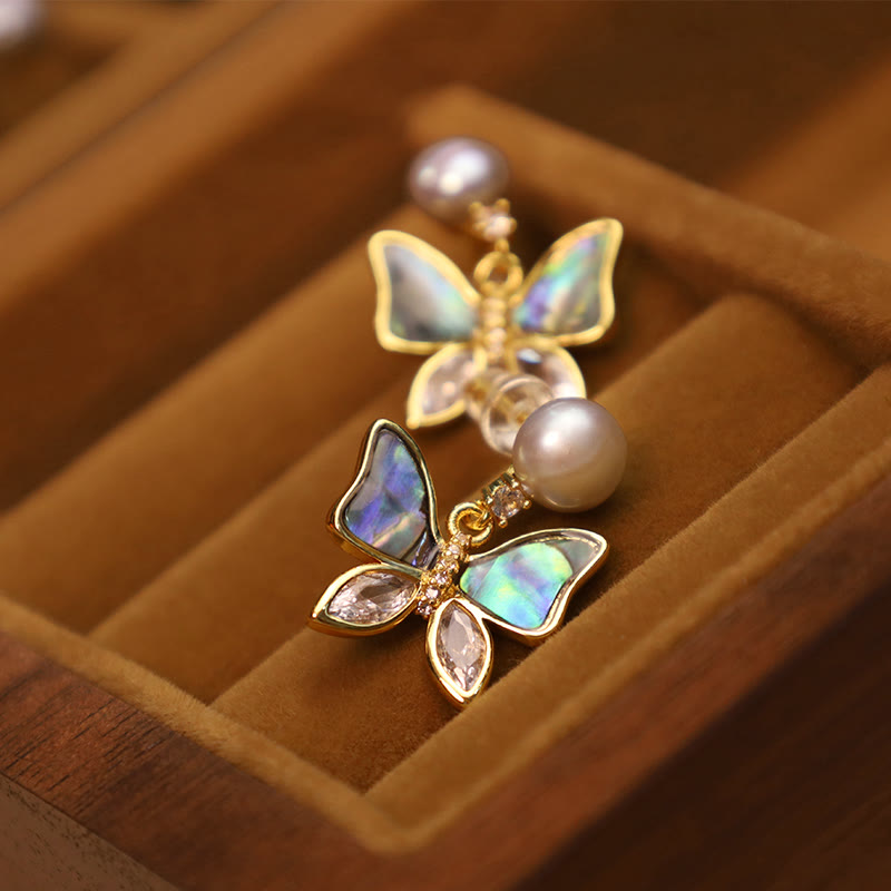 Boucles d'oreilles à tige en nacre d'ormeau naturelle avec motif papillon