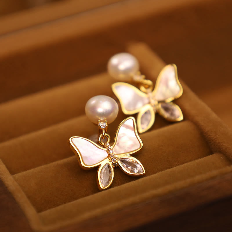 Boucles d'oreilles à tige en nacre d'ormeau naturelle avec motif papillon