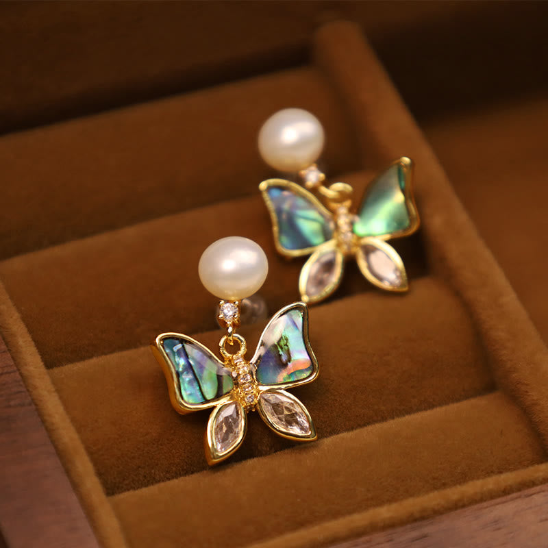 Boucles d'oreilles à tige en nacre d'ormeau naturelle avec motif papillon