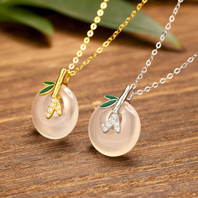 Collier spirituel en argent et calcédoine naturelle avec boucle de paix en bambou